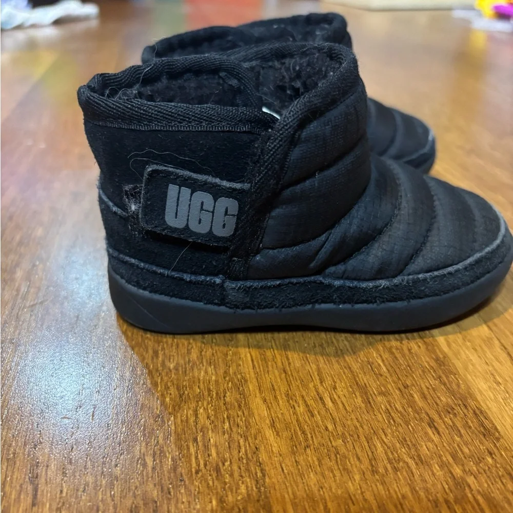UGG Toddler Black Puffer Boots Size 6 Winter Slip-On